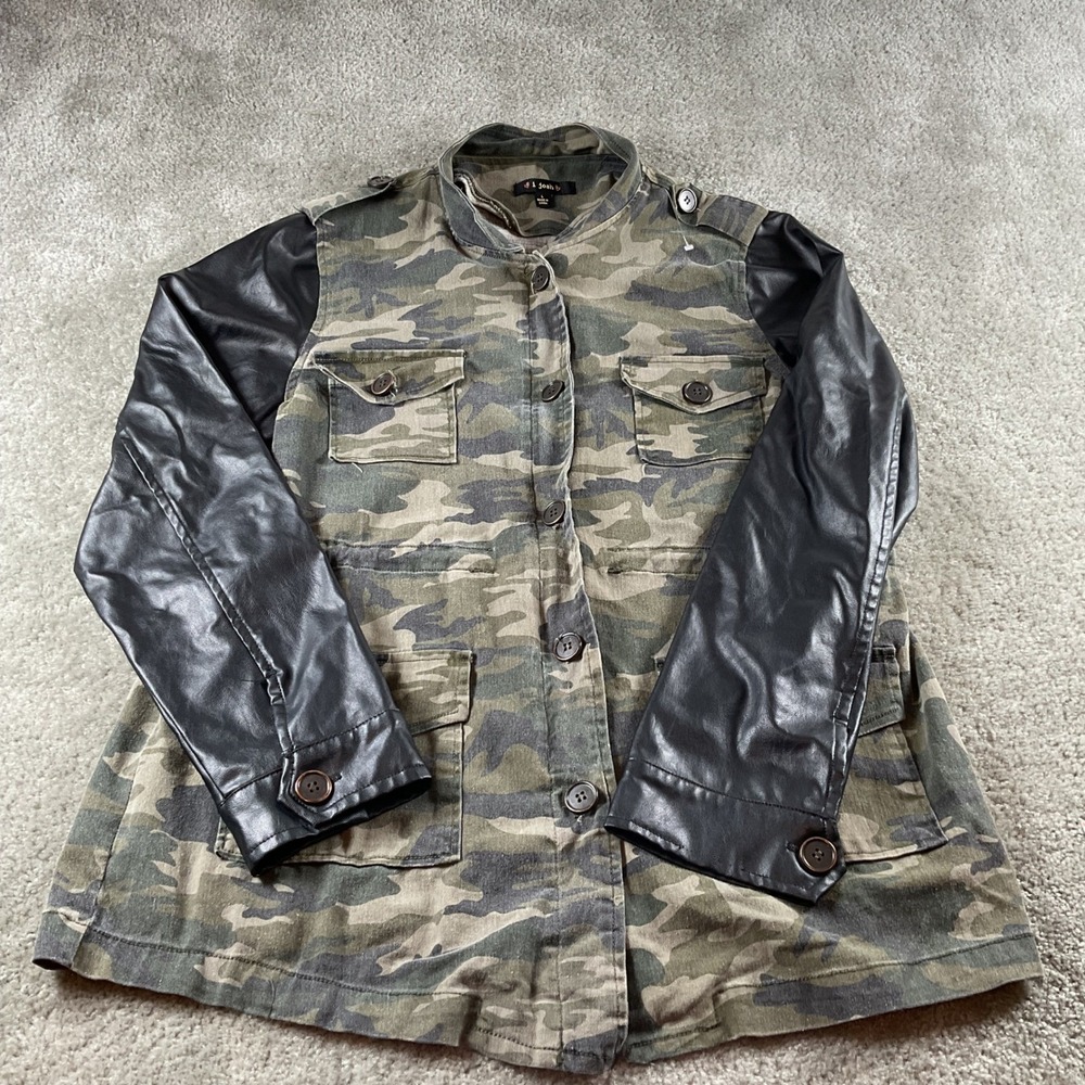 Camo Print Military Jacket‎ with Faux Leather Sleeves Utility Style